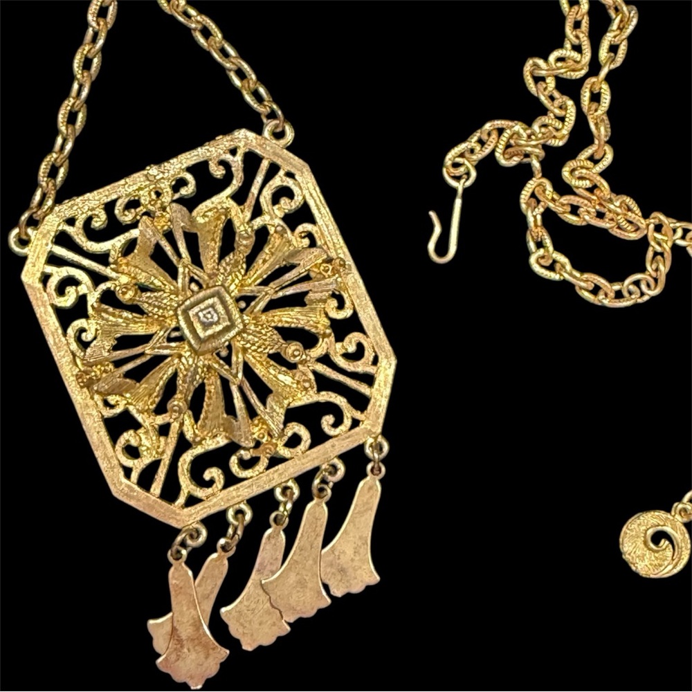 Lisner Vintage Goldtone Signed Pendant Necklace with Dangling Accents